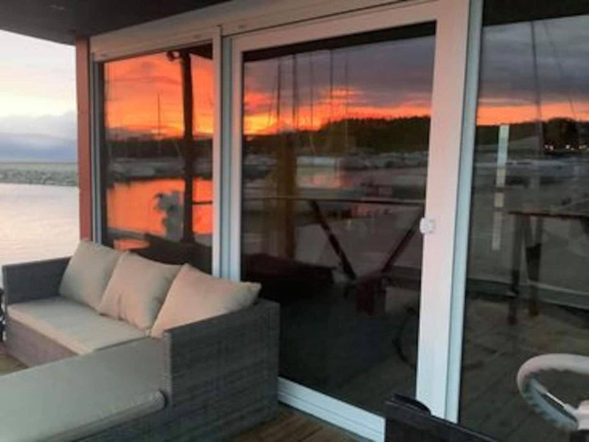 Cozy Floating House With Sauna Botel Tallinn